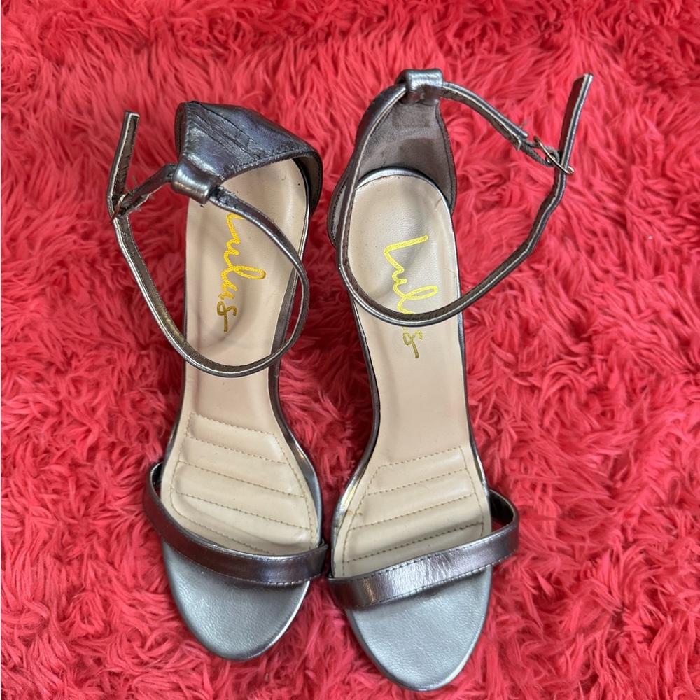 Lulu's‎ Silver Strappy Heels with Buckle Closure - 8.5
